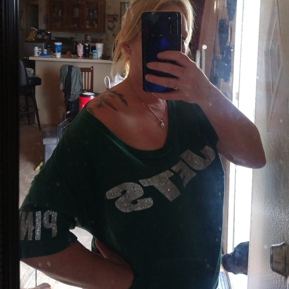 Victoria Secret PINK LIMITED EDITION NFL TOPS 🔥🔥 - Picture 2 of 16